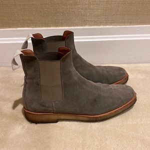 Common project Chelsea boots suede
